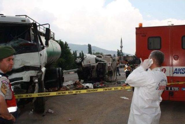 Süt Tankeriyle Kamyon Çarpıştı: 1 Ölü, 2 Yaralı