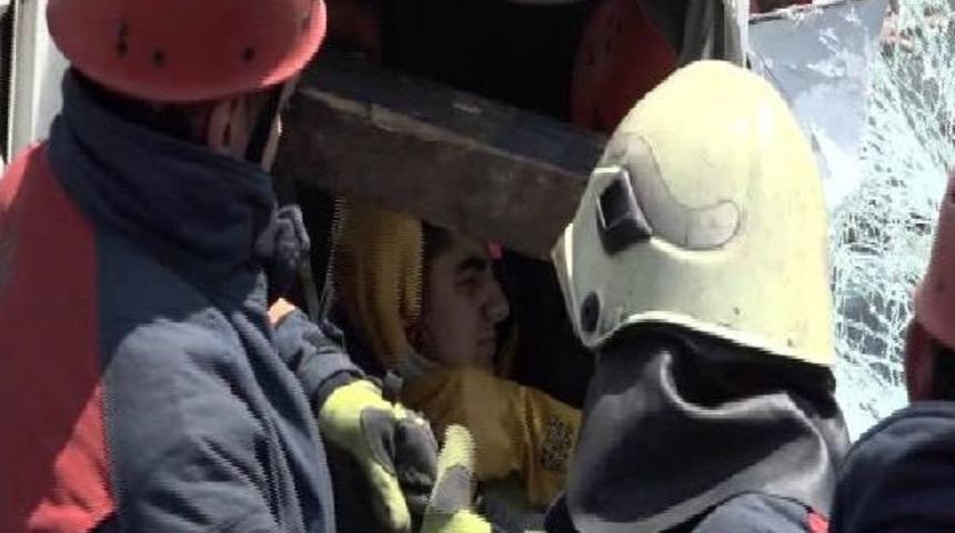 Kaza Sonrası Isyana Hafriyat Kamyonu S&uuml;r&uuml;c&uuml;lerinden Tepki