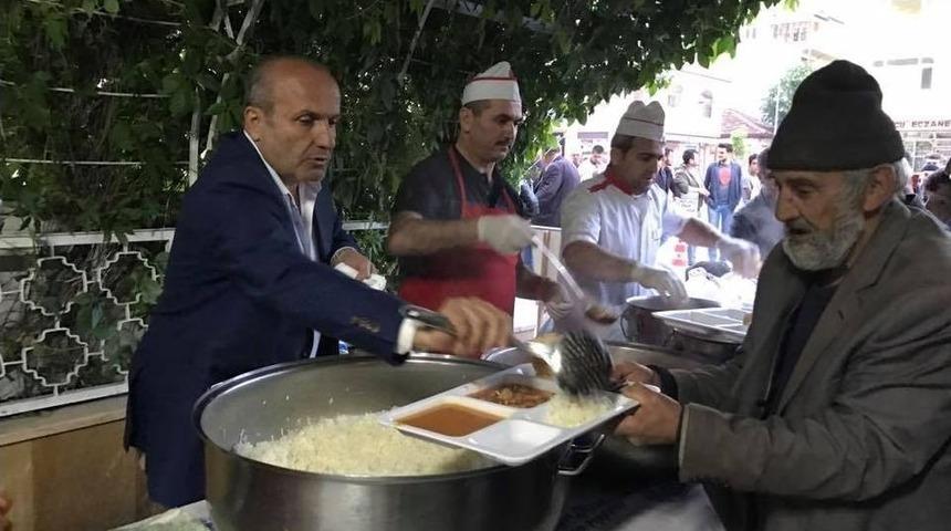 Başkan Arslan, İlk İftarını &Ccedil;adırda A&ccedil;tı