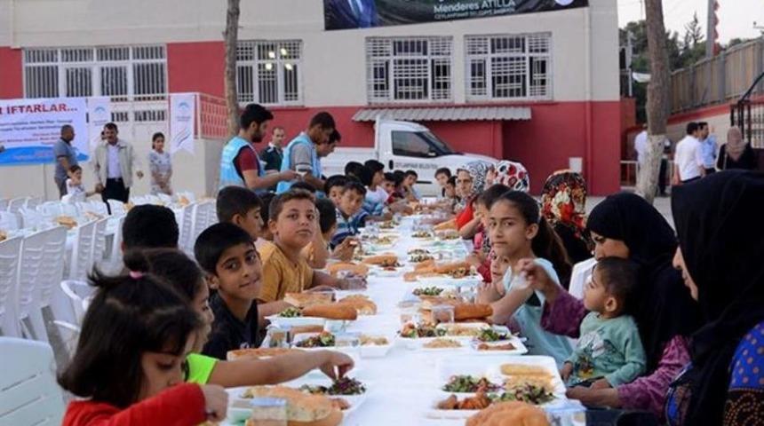 Mahallelerde İftar Sofrası Geleneğine Devam Ediliyor