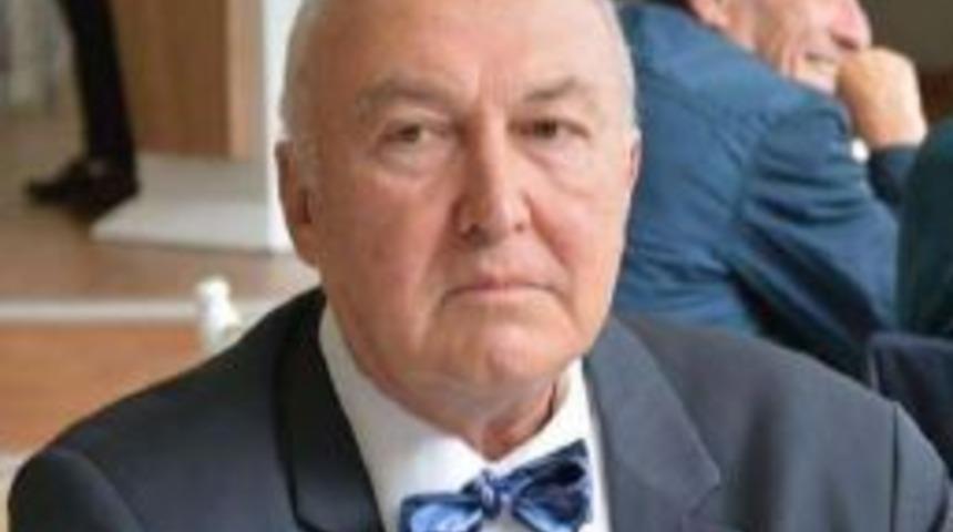 Prof.dr. Ahmet Ercan, 'arena' Yerine '&ccedil;eyniktey'i &Ouml;nerdi