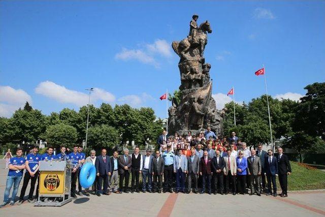 İstanbul’un Fethi Bayrampaşa’da Törenle Kutlandı