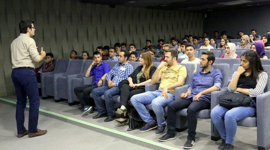 &Uuml;niversite Adaylarına Hk&uuml;&rsquo;de Seminer