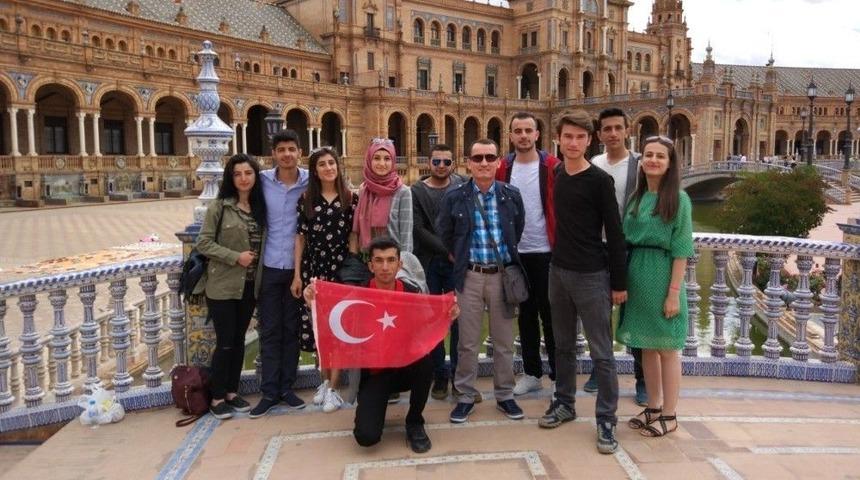 &Ouml;ğrenciler Avrupa Stajını Tamamladı