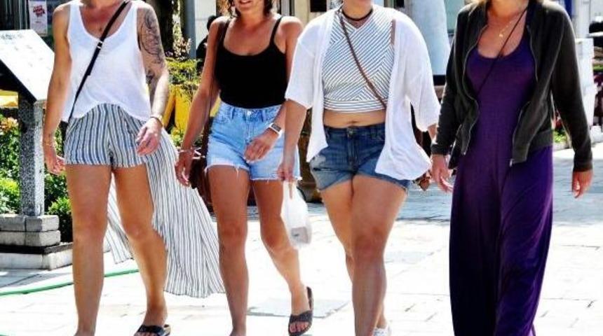 Bodrum'a Ilk Kez Yanaşan 'mein Schiff 5', Esnafı G&uuml;ld&uuml;rd&uuml;