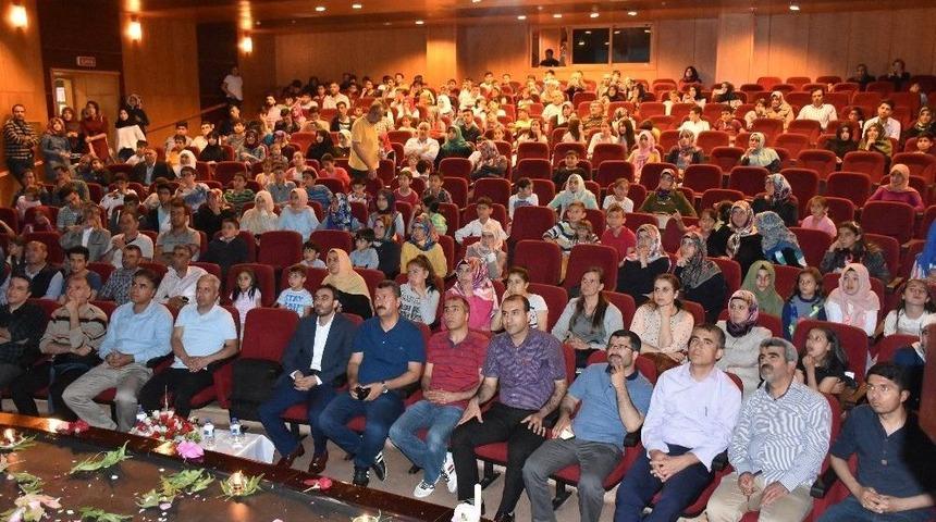 &Ouml;ğretmen Ve &Ouml;ğrencilerden Şiir Ve M&uuml;zik Dinletisi