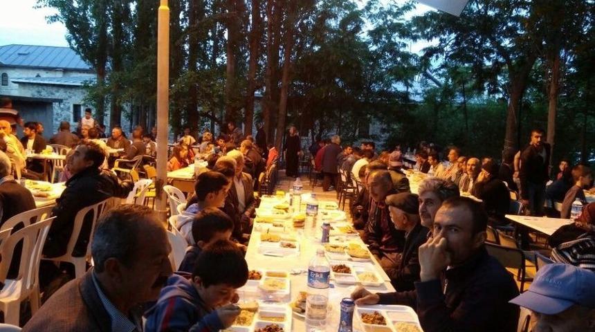 Arapgir’de İftar Çadırı Kuruldu