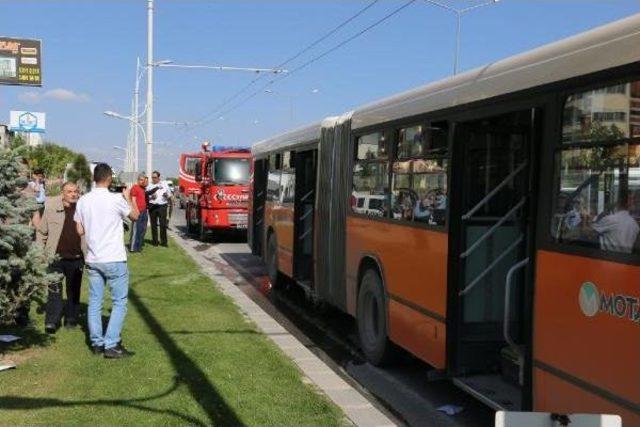 Belediye Otobüsünde Korkutan Yangın: 5 Yaralı