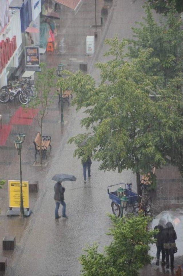 Eskişehir’de Ani Yağmur
