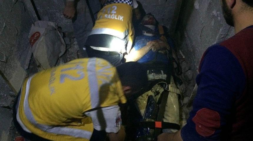 Beşinci Kattan Asans&ouml;r Boşluğuna D&uuml;şen İş&ccedil;i Ağır Yaralandı