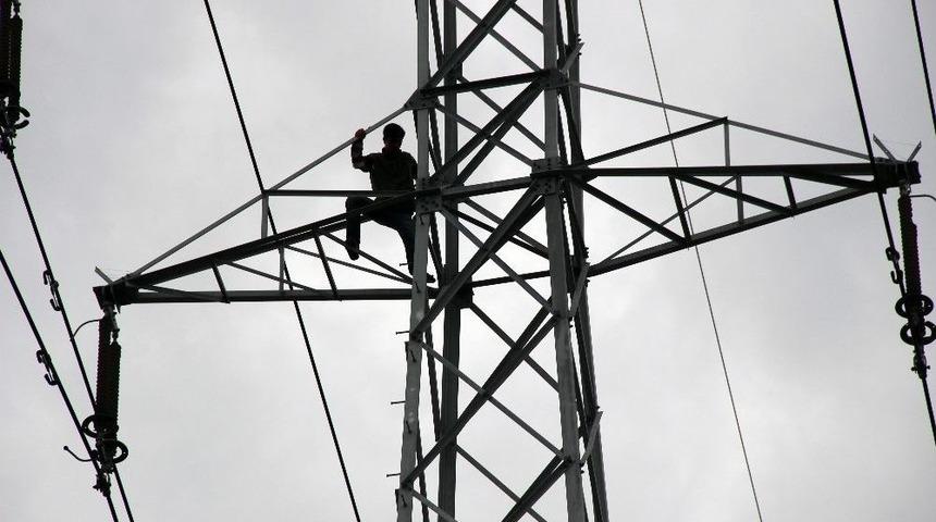 Y&uuml;ksek Gerilim Hattında 4 Saat S&uuml;ren İntihar Girişimi