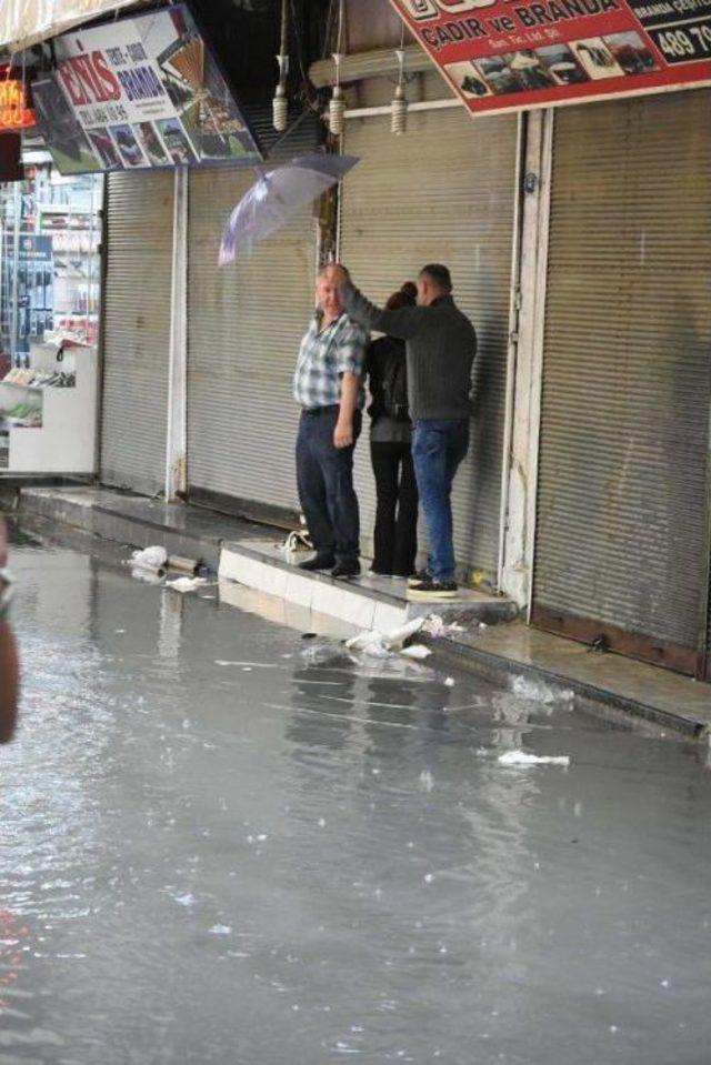 İzmir'i Yağmur Vurdu