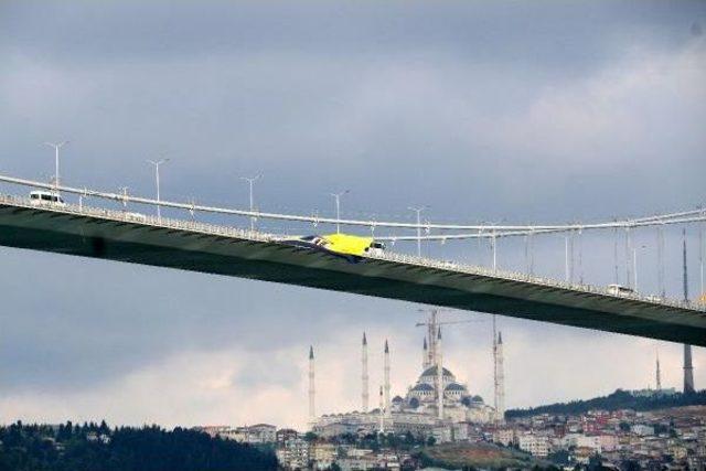 Fenerbahçe Bayrağı Köprüye Yeniden Asıldı