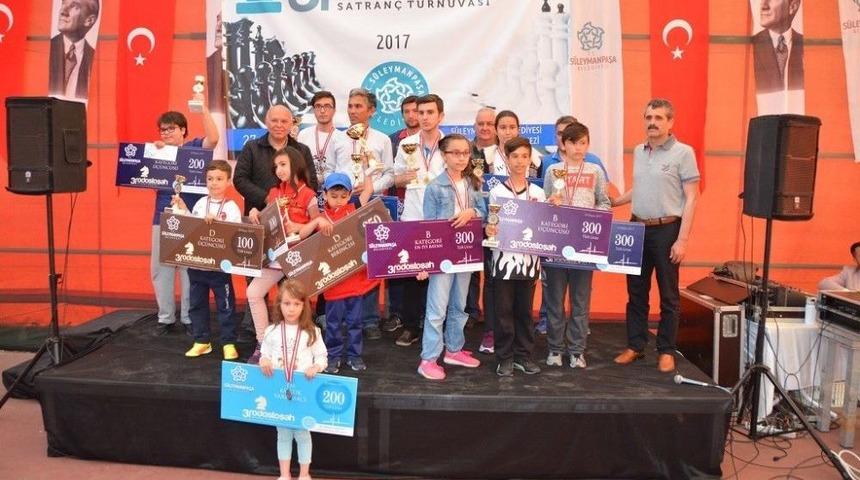 3. Rodostoşah Satran&ccedil; Turnuvası &Ouml;d&uuml;l T&ouml;reni İle Sona Erdi