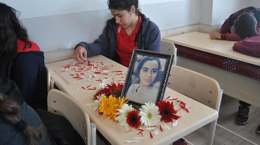 Kazada &Ouml;len Gen&ccedil; Kızları Sınıf Arkadaşları Unutmadı