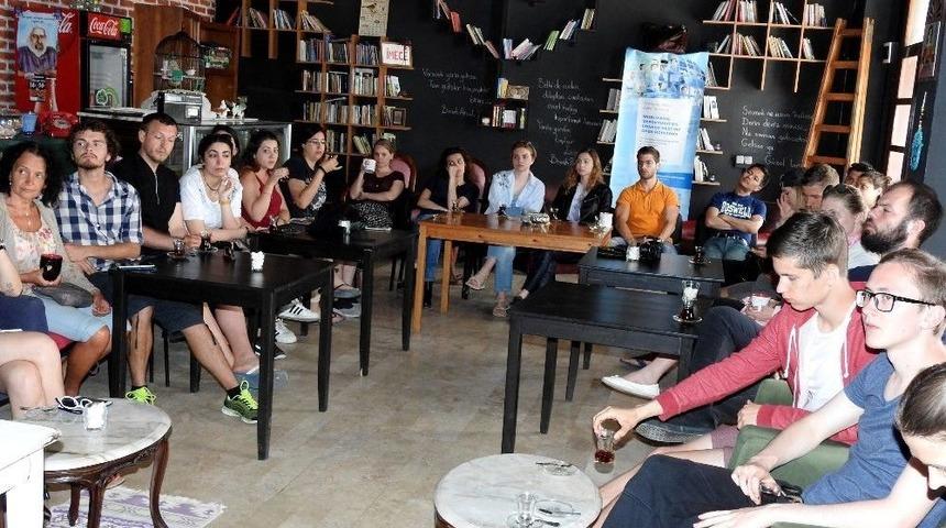 8 &Uuml;lkeden Sivil Toplum &Ccedil;alışanları &Ccedil;eşme&rsquo;de Buluştu