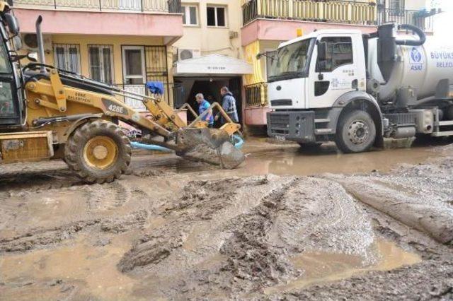 Söke'de Sağanak Yağış Sele Dönüştü