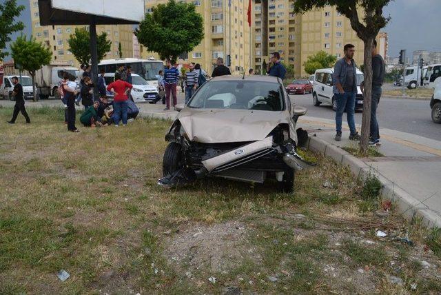 Aliağa’da İki Otomobil Çarpıştı: 1 Yaralı