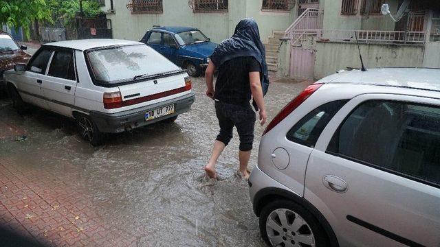 Bigadiç’te Sokaklar Göle Döndü