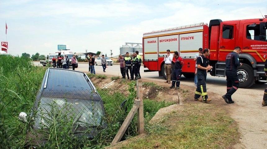 Manisa&rsquo;da Minib&uuml;s Şarampole U&ccedil;tu: 3 Yaralı
