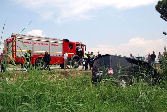 Manisa’da Minibüs Şarampole Uçtu: 3 Yaralı