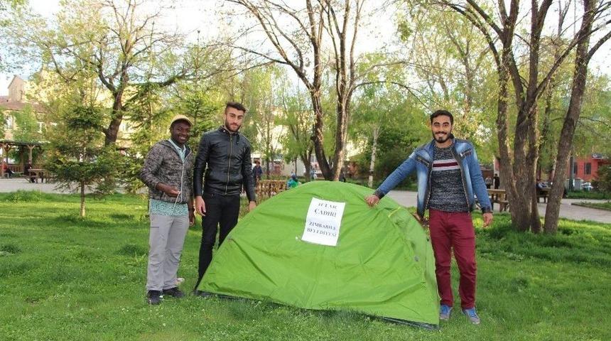 İftar &Ccedil;adırı Kurulmamasına &Ouml;ğrencilerden Tepki