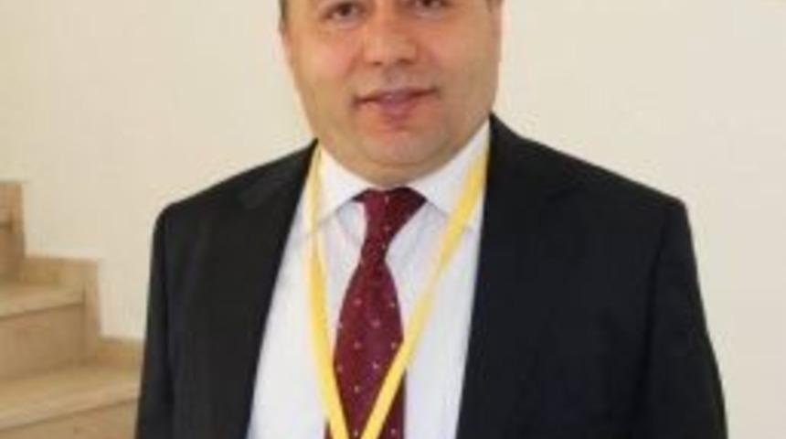 52 Yaşındaki Profes&ouml;r Kalbine Yenik D&uuml;şt&uuml;