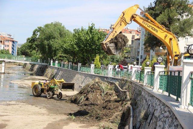 Tabakhane Deresi Temizleniyor