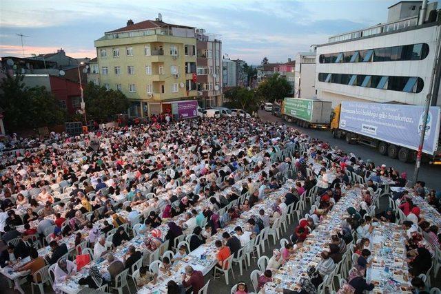 Ramazan Coşkusu Eyüp’ün Her Köşesinde Yaşanıyor