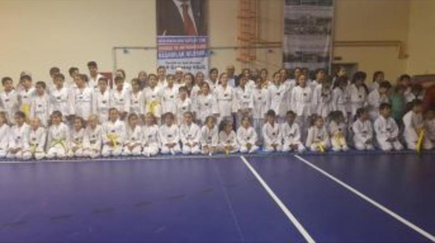 Altınova&rsquo;da Tekvandocular Kuşak Atladı