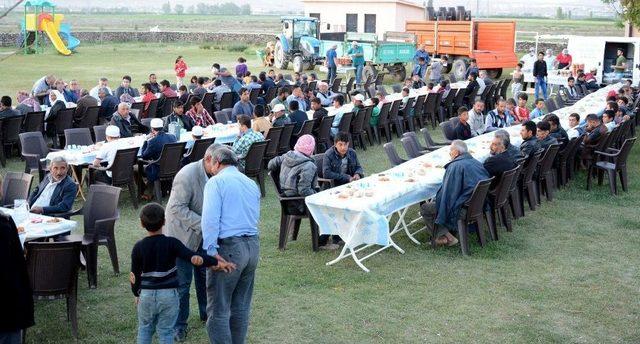 Aksaray’da Tarım İşçileri İftar Sofrasında Buluştu