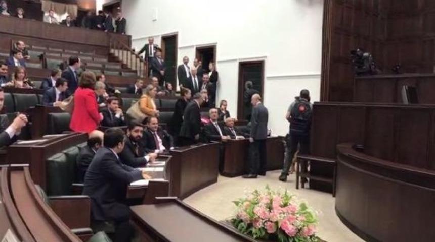 Cumhurbaşkanlığı Korumalarına Milletvekili Danışmanlarından Alkışlı Tepki