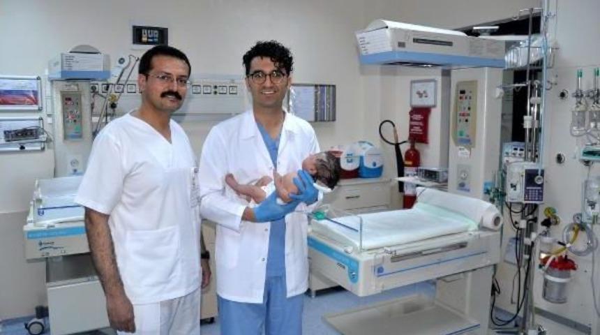 30 G&uuml;nl&uuml;k Bebeğe Beyin Ameliyatı