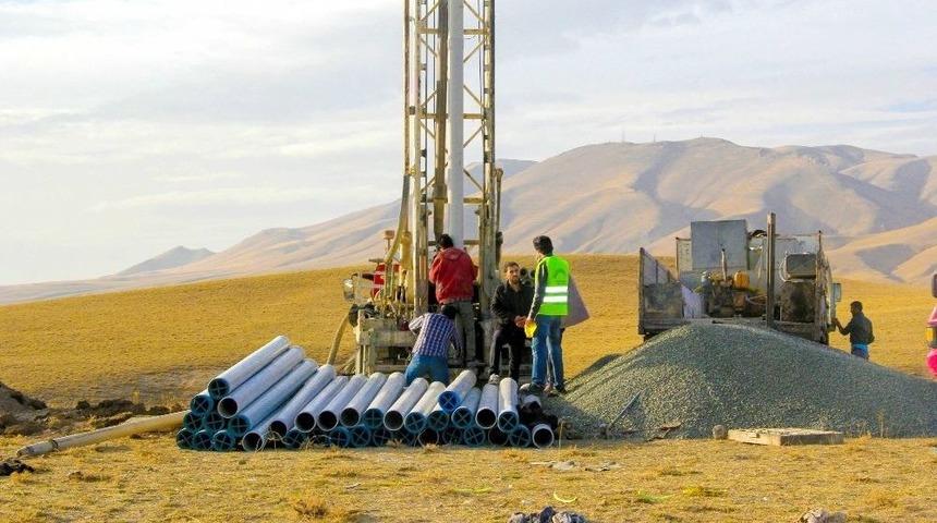 Van B&uuml;y&uuml;kşehir Belediyesinden Sulama Suyu &Ccedil;alışması