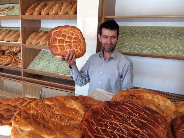 Bu Fırında Ramazan Pidesi 1 Lira 50 Kuruş