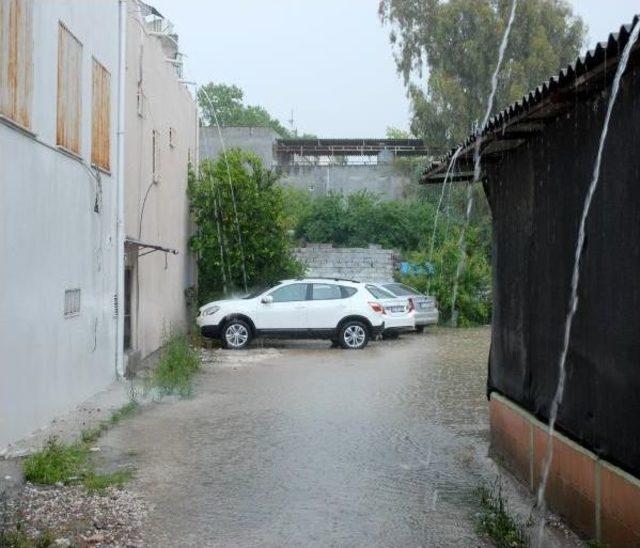 Serik'i Sağanak Ve Dolu Vurdu