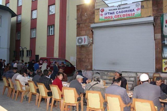 Bulanık Belediyesinden İftar Çadırı