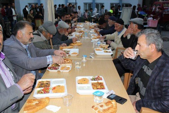 Bulanık Belediyesinden İftar Çadırı