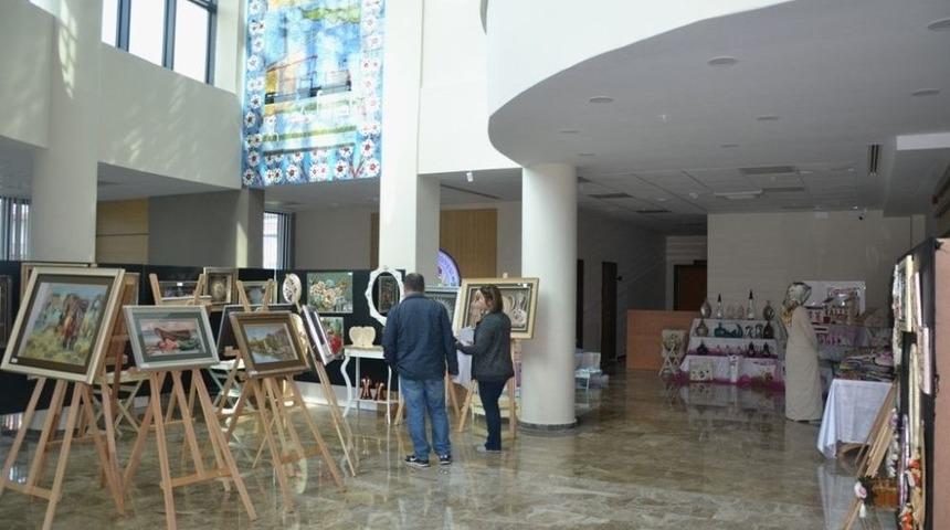 El Sanatları Sergisi Belediye Binasında