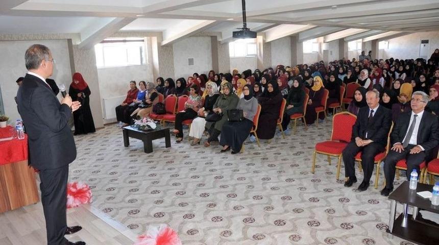 Vali Tapsız, &Ouml;ğrencilerle Hayata Dair Tecr&uuml;belerini Paylaştı