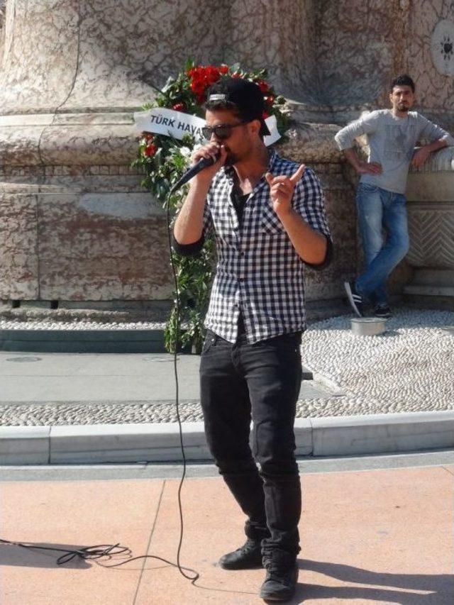 (özel Haber) Yetenek Sizsiniz Ferit Aslan’dan Taksim’de “beatbox” Şov