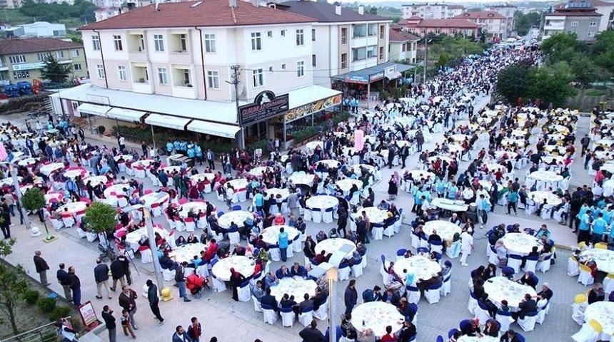 G&ouml;n&uuml;l Sofralarının İlki Kaynarca&rsquo;da Kuruldu