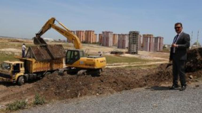 Toroslar Belediyesi, Parklarda &Ccedil;&ouml;plerden Elde Ettiği G&uuml;breyi Kullanacak