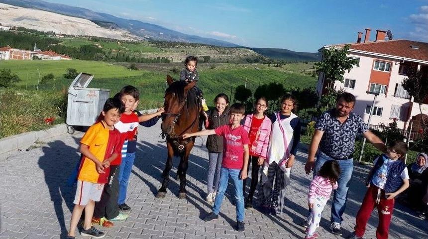 &Ccedil;ocukların At Binme Heyecanı