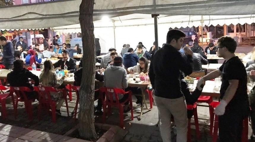 Hisarcık Belediyesinden 300 Kişiye İftar Yemeği