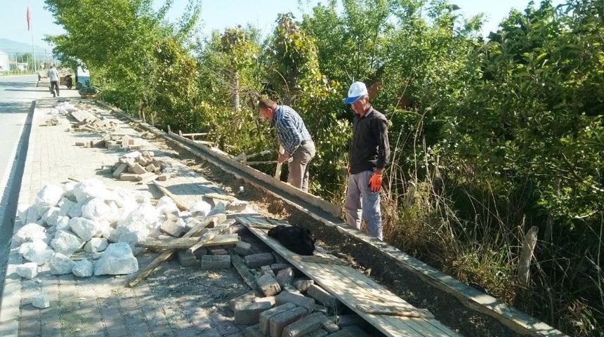 Hisarcık Belediyesinin Yaya Kaldırım Onarım &Ccedil;alışması