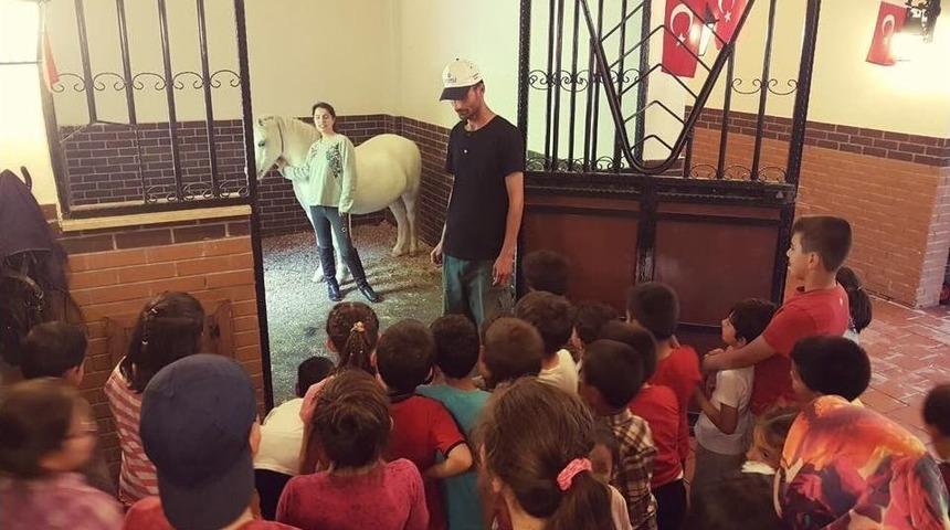 Atlı Eğitim Merkezi&rsquo;ne Bir Yılda 7 Bin Ziyaret&ccedil;i