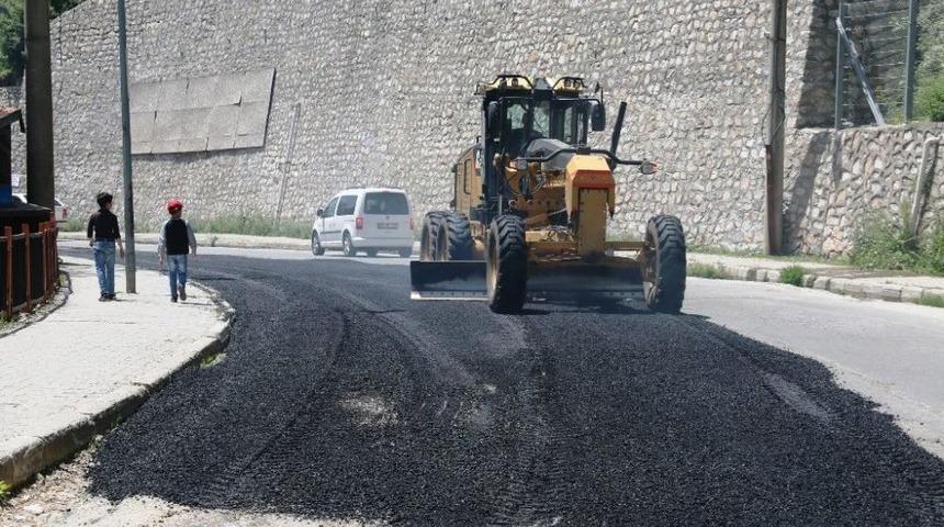 Bitlis&rsquo;te Yol Asfaltlama &Ccedil;alışması