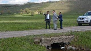 Arpaçay’da Köy Yolları Sıcak Asfalt Oluyor