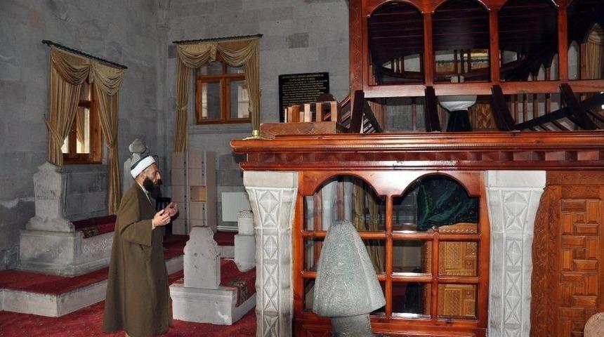 Hasan Harakani T&uuml;rbesine Ramazan&rsquo;da Ziyaret&ccedil;i Akını